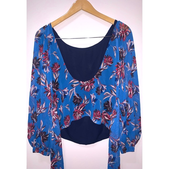 Dree Top in Jolene Floral - Picture 3 of 6